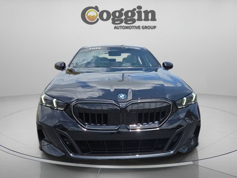 Used 2025 BMW 550e xDrive w/ Premium Package AWD/4WD image 8