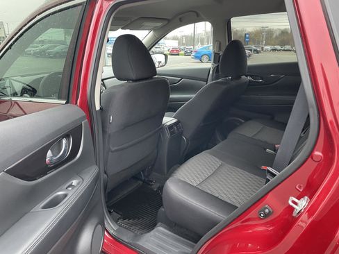 Used 2018 Nissan Rogue SV image 15