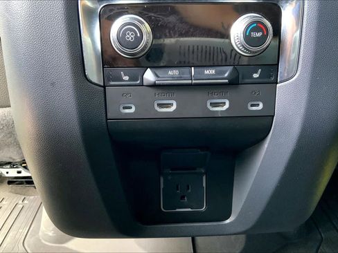 Used 2024 GMC Yukon XL Denali w/ Advanced Technology Package image 34