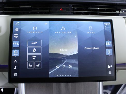 Used 2025 Land Rover Range Rover Autobiography image 27