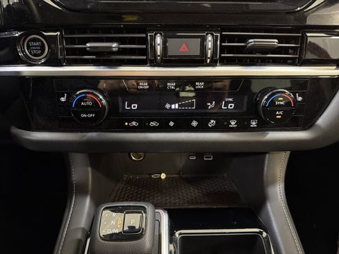 Used 2022 Nissan Pathfinder SV image 18