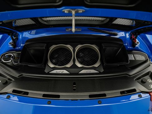 Used 2019 Porsche 911 GT2 RS RWD image 3