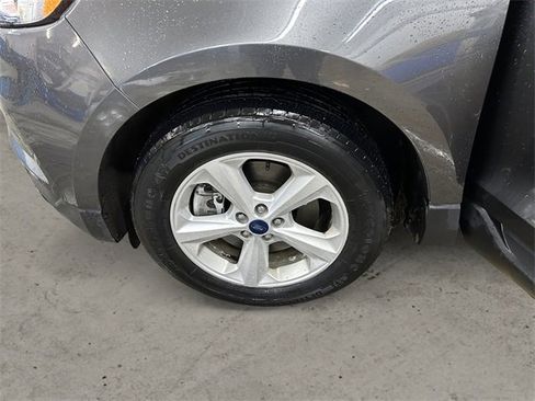 Used 2020 Ford Edge SE image 10