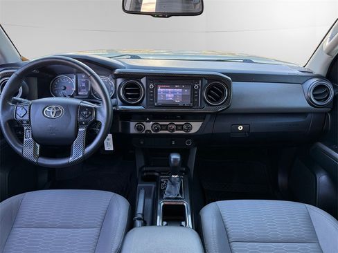 Used 2017 Toyota Tacoma SR5 image 10