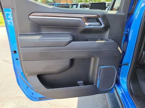 Used 2025 Chevrolet Silverado 1500 LT Trail Boss w/ Convenience Package II AWD/4WD image 14
