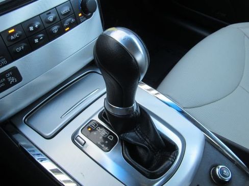 Used 2010 INFINITI G37 Convertible w/ Premium Pkg image 38