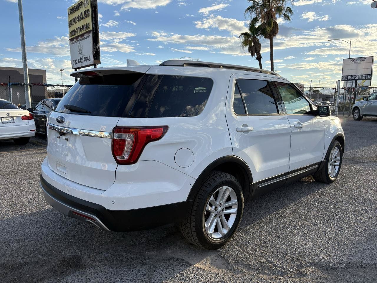 Used 2016 Ford Explorer XLT w/ Equipment Group 201A FWD image 4