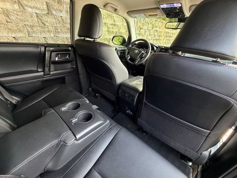 Used 2020 Toyota 4Runner TRD Off-Road Premium AWD/4WD image 28