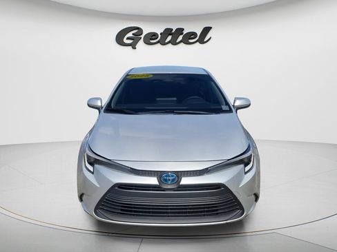 Used 2025 Toyota Corolla LE FWD image 2