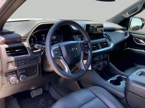 Used 2024 Chevrolet Tahoe Z71 w/ Luxury Package AWD/4WD image 17