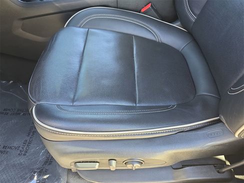 Used 2023 Chevrolet Traverse Premier image 34