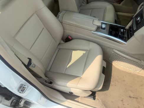 Used 2014 Mercedes-Benz E 350 4MATIC Sedan image 58