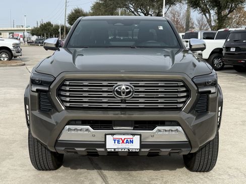 Used 2025 Toyota Tacoma Limited image 10