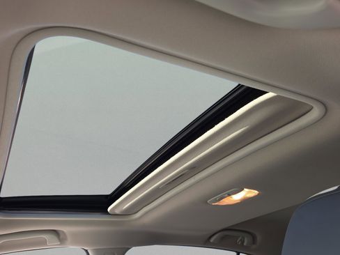 Used 2022 Subaru Crosstrek 2.5i Sport w/ Moonroof Package image 36