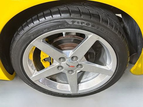 Used 2004 Chevrolet Corvette Convertible w/ Preferred Equipment Group RWD image 28