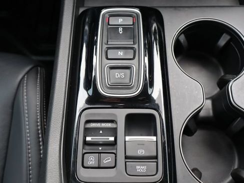 Used 2025 Honda Pilot EX-L image 10