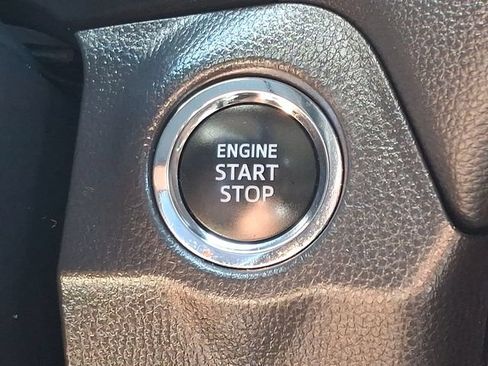 Used 2025 Toyota RAV4 XLE AWD/4WD image 18