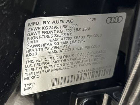 Used 2025 Audi Q5 Premium w/ Convenience Package image 27