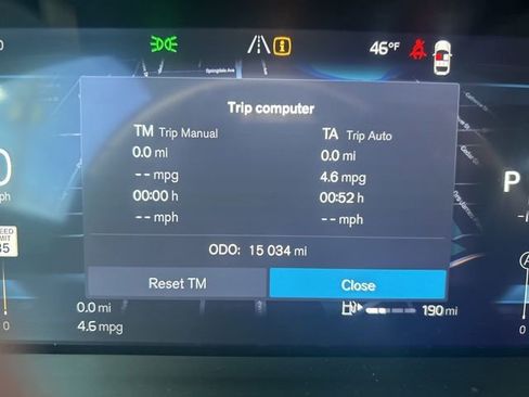 Used 2025 Volvo XC40 B5 Plus AWD/4WD image 22