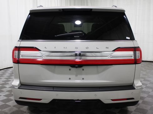 Used 2019 Lincoln Navigator Reserve image 32
