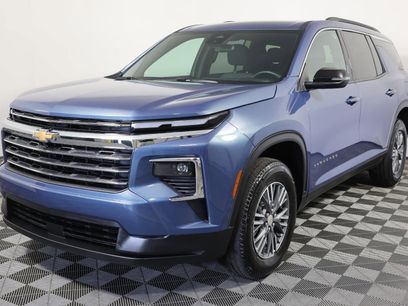 Used 2025 Chevrolet Traverse LT