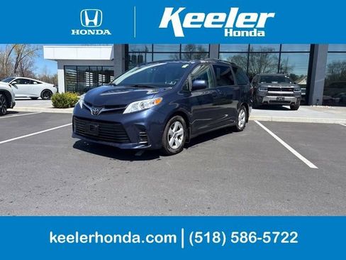 Used 2018 Toyota Sienna LE FWD image 1