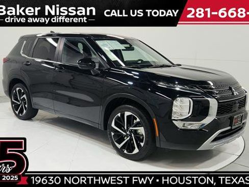 Used 2024 Mitsubishi Outlander SE image 1