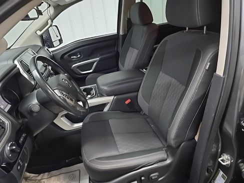 Used 2021 Nissan Titan SV w/ SV Convenience Package image 29