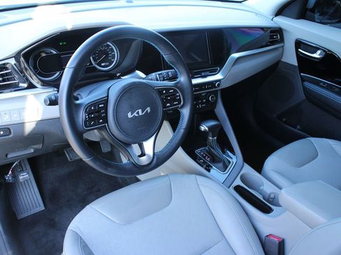 Used 2022 Kia Niro LXS image 13