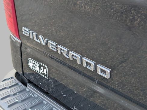 Used 2022 Chevrolet Silverado 1500 LT image 12