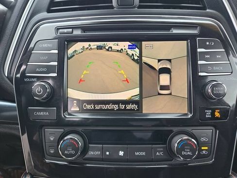 Used 2023 Nissan Maxima SR w/ Sport Mat Group FWD image 14