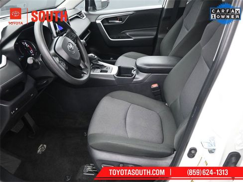 Used 2025 Toyota RAV4 XLE image 9