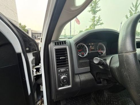 Used 2018 RAM 1500 Express w/ Express Value Package AWD/4WD image 15