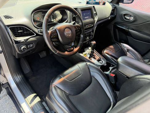 Used 2019 Jeep Cherokee Latitude Plus FWD image 5