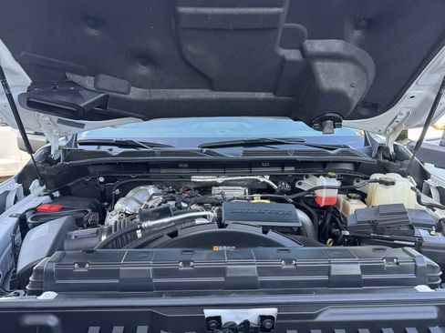 Used 2023 GMC Sierra 2500 SLT w/ SLT Convenience Package image 16