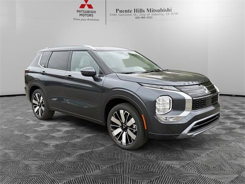 New 2025 Mitsubishi Outlander SEL image 3