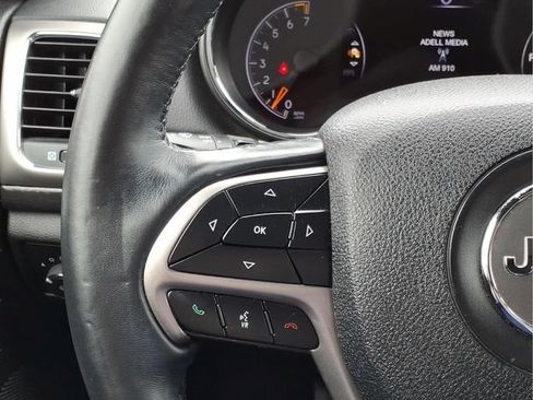Used 2018 Jeep Grand Cherokee Altitude AWD/4WD image 19