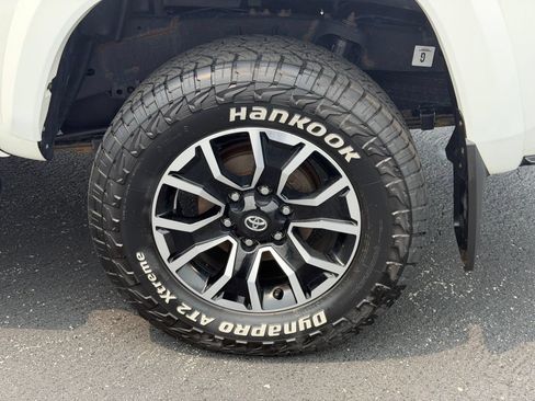 Used 2021 Toyota Tacoma TRD Sport AWD/4WD image 32