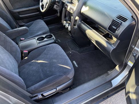 Used 2005 Honda CR-V EX image 11