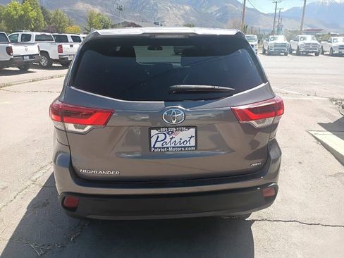 Used 2019 Toyota Highlander LE AWD/4WD image 4