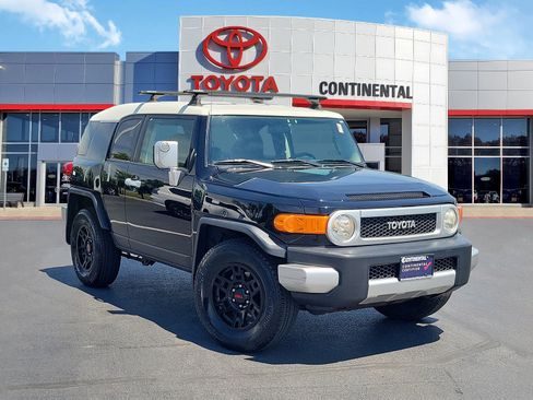 Used 2008 Toyota FJ Cruiser 2WD image 2