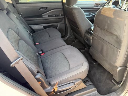 Used 2023 Nissan Pathfinder SV w/ Lighting Package (N92) FWD image 37