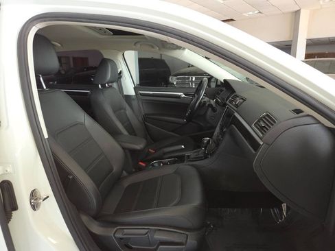 Used 2019 Volkswagen Passat 2.0T SE R-Line FWD image 30