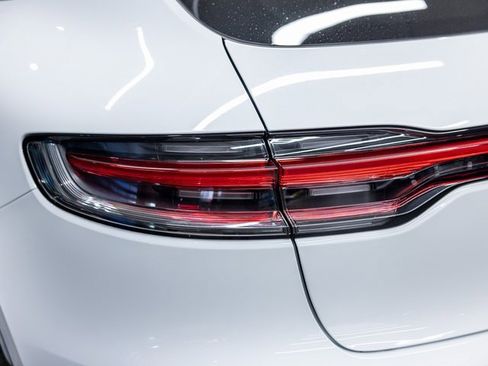 Used 2025 Porsche Macan image 19