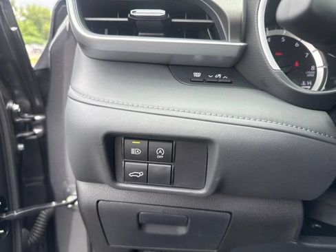 Used 2025 Toyota Highlander XLE FWD image 27
