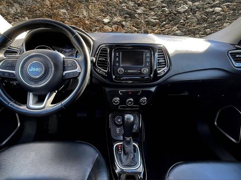 Used 2018 Jeep Compass Latitude image 13