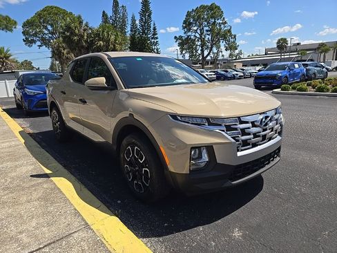 Used 2023 Hyundai Santa Cruz SEL AWD/4WD image 2