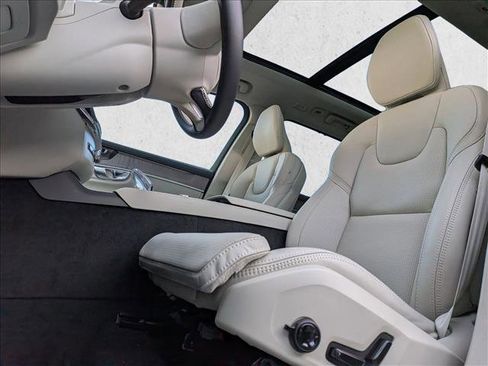 New 2026 Volvo XC90 B6 Ultra w/ Protection Package image 4