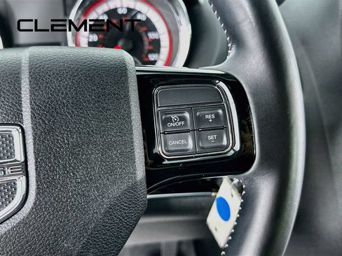 Used 2017 Dodge Grand Caravan SE FWD image 17