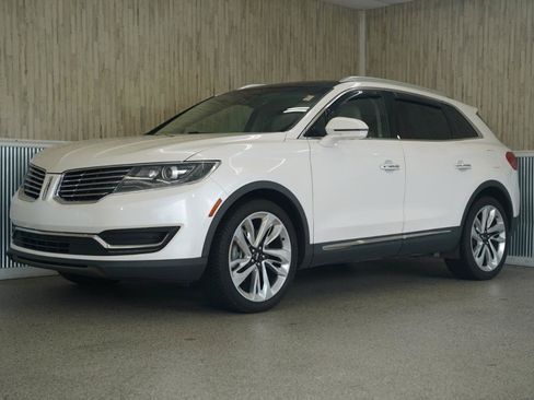 Used 2017 Lincoln MKX Reserve w/ Driver Assistance Package AWD/4WD image 4